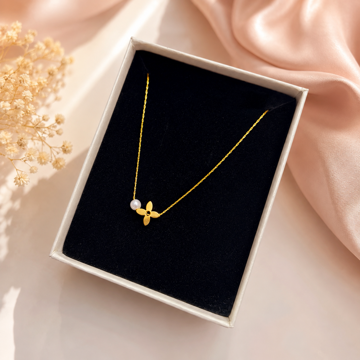 Pearl star necklace