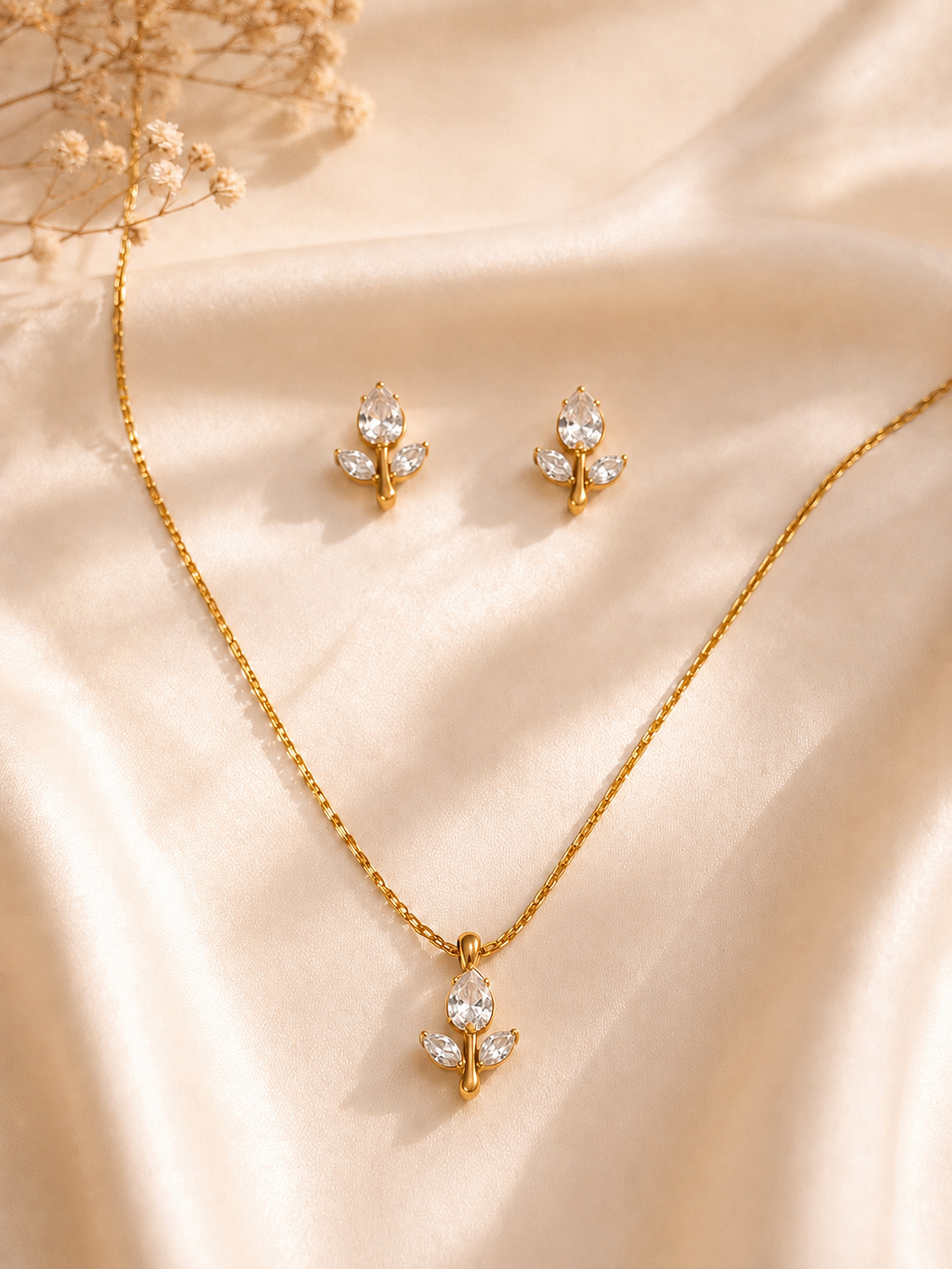 Mini tulip necklace with studs (white)