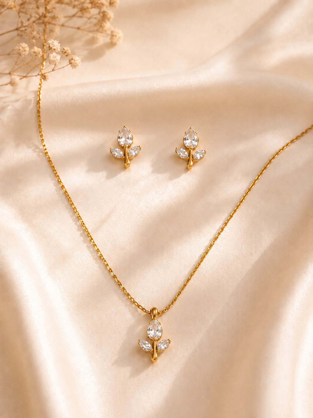 Mini tulip necklace with studs (white)
