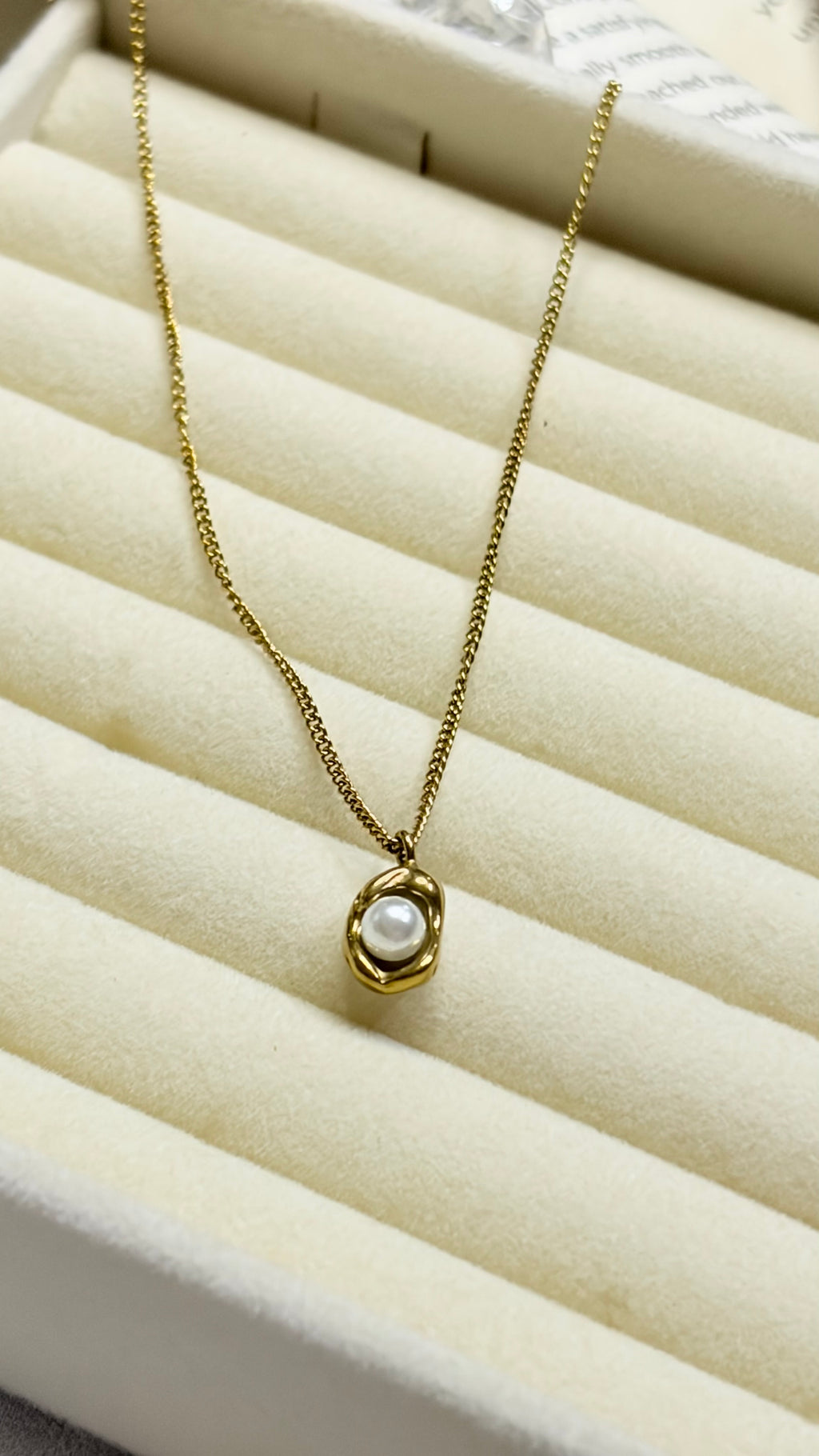 Minimal pearly necklace