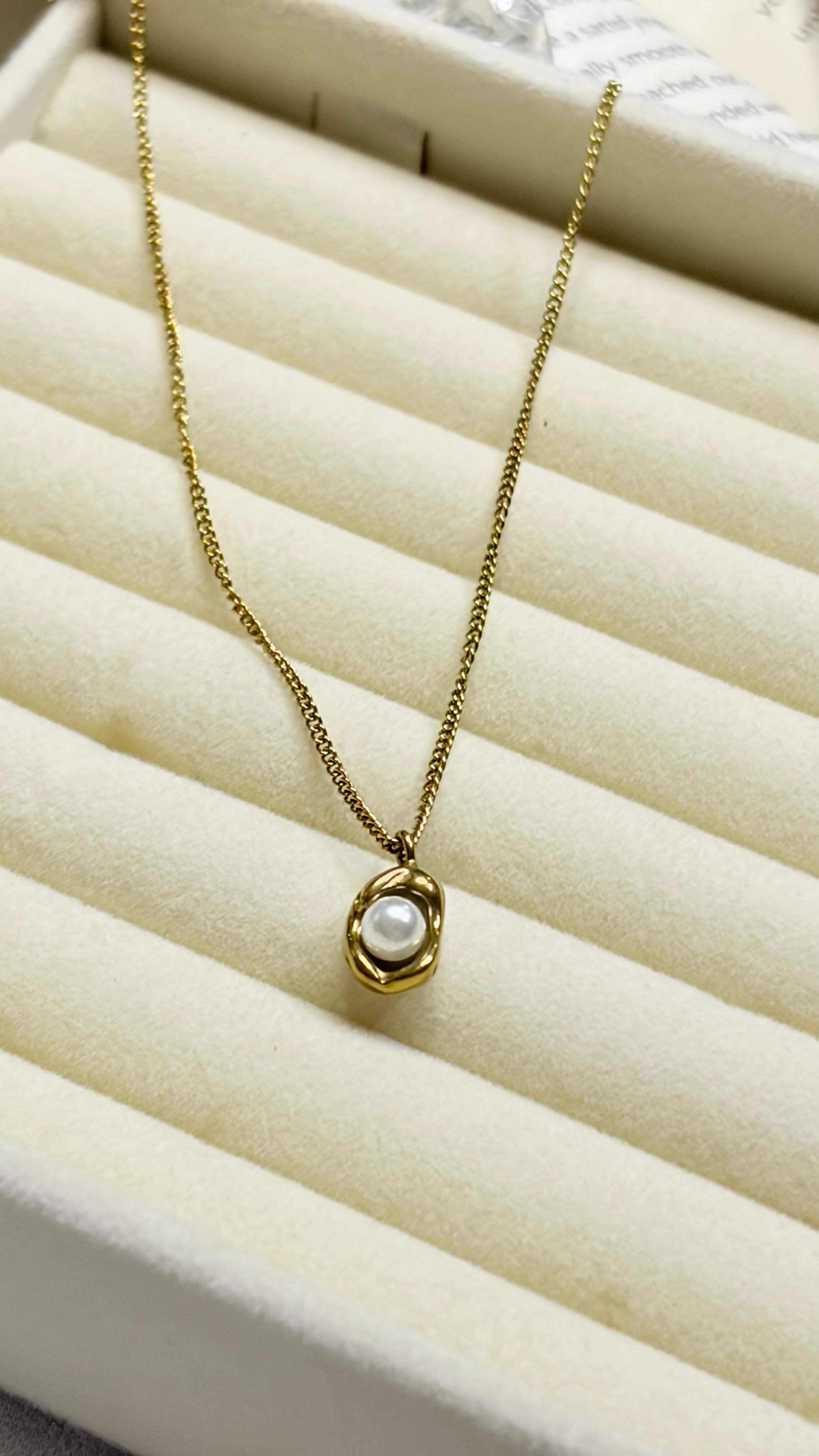 Minimal pearly necklace