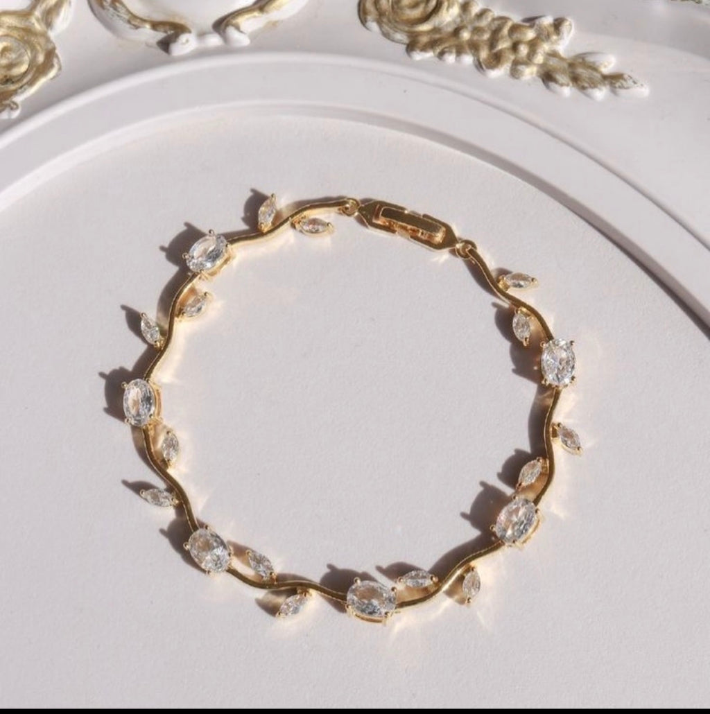 White stone -Tulip Bracelet (Anti-Tarnish)