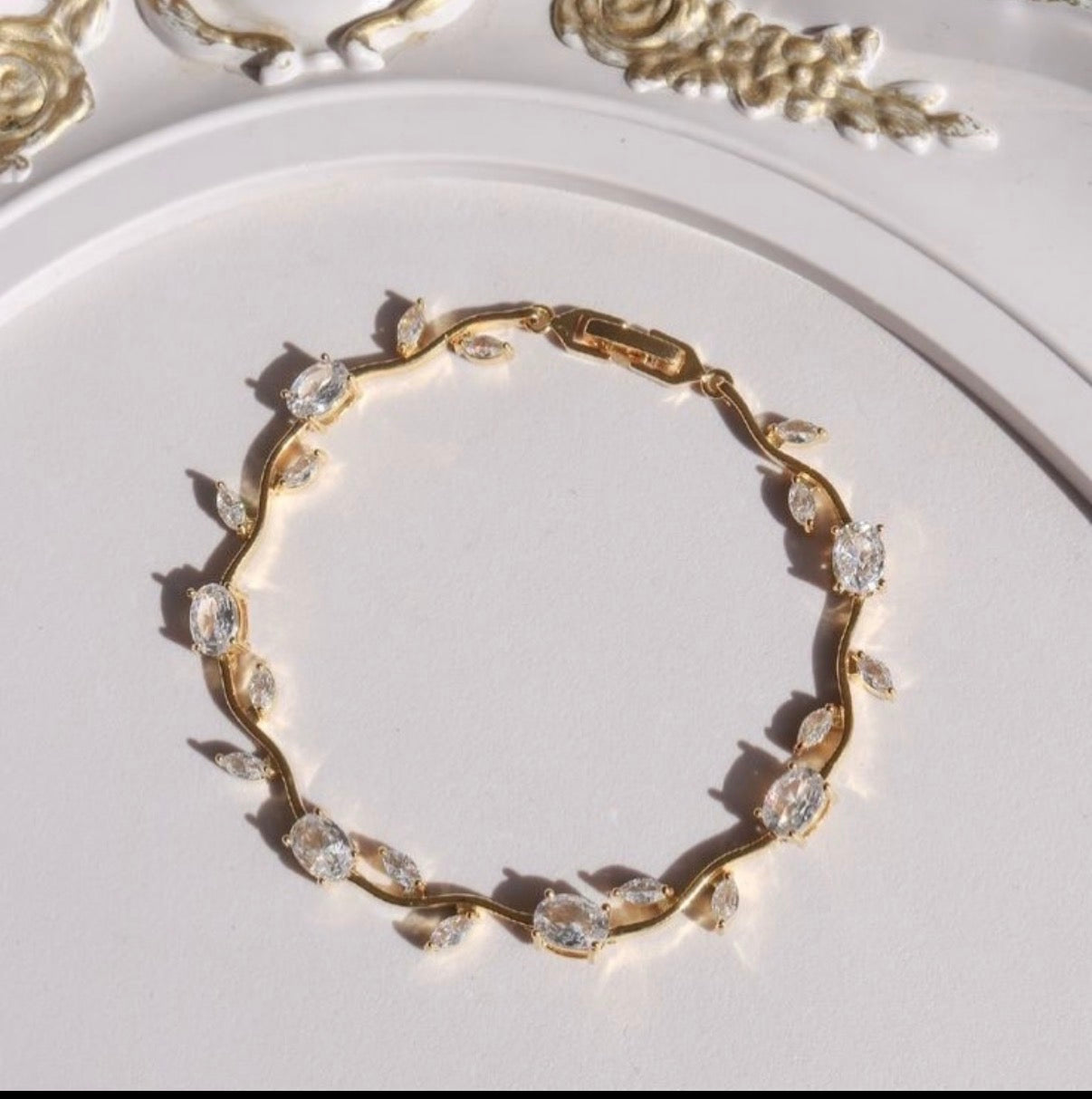 White stone -Tulip Bracelet (Anti-Tarnish)