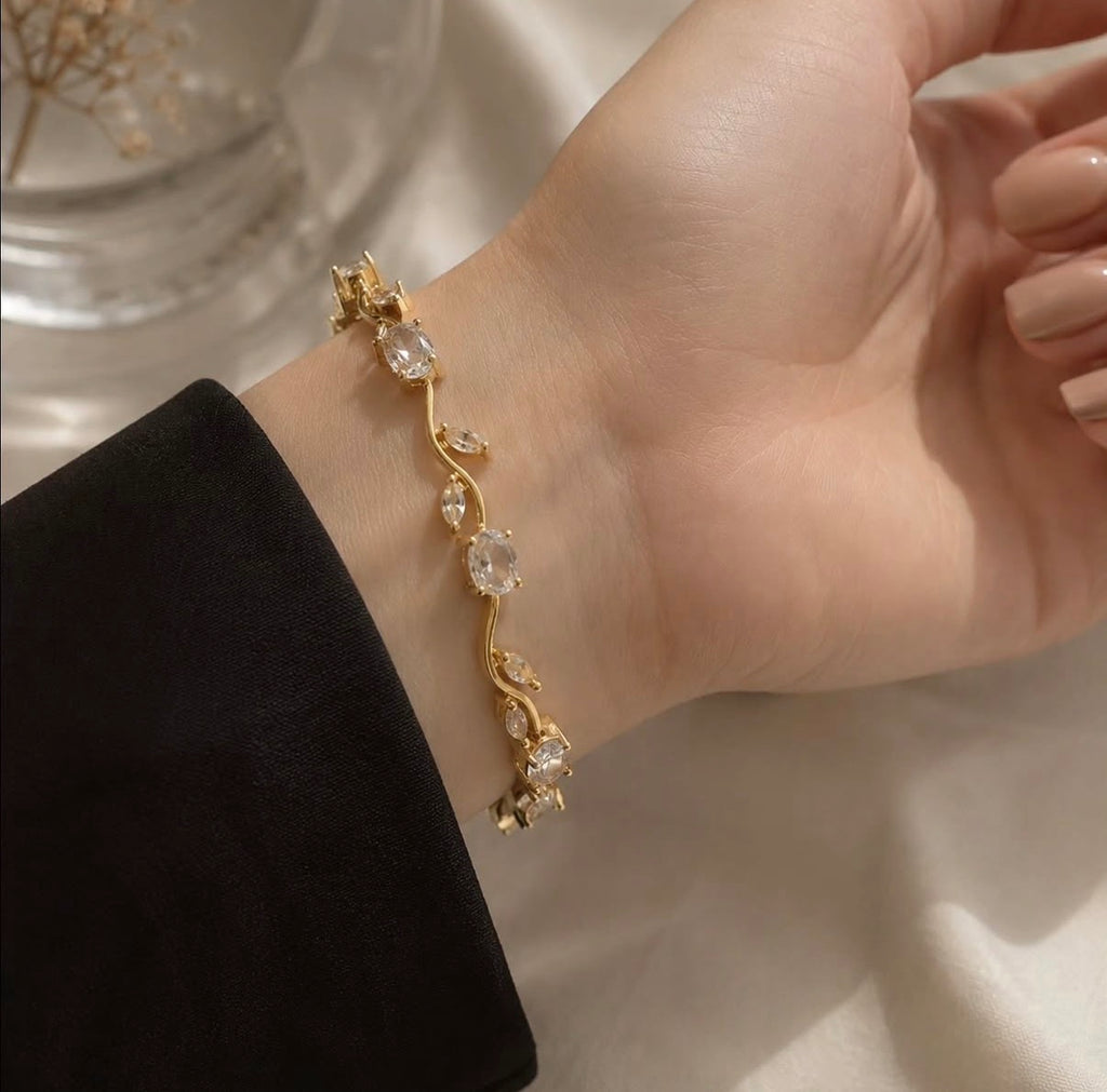 White stone -Tulip Bracelet (Anti-Tarnish)
