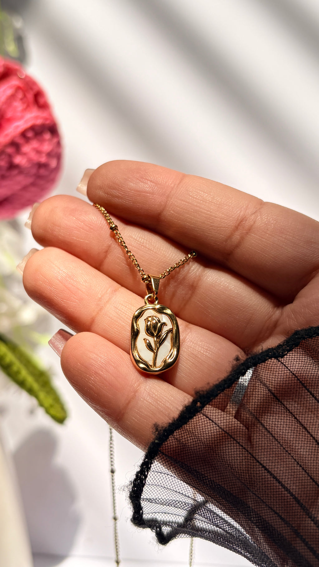 white Rose necklace