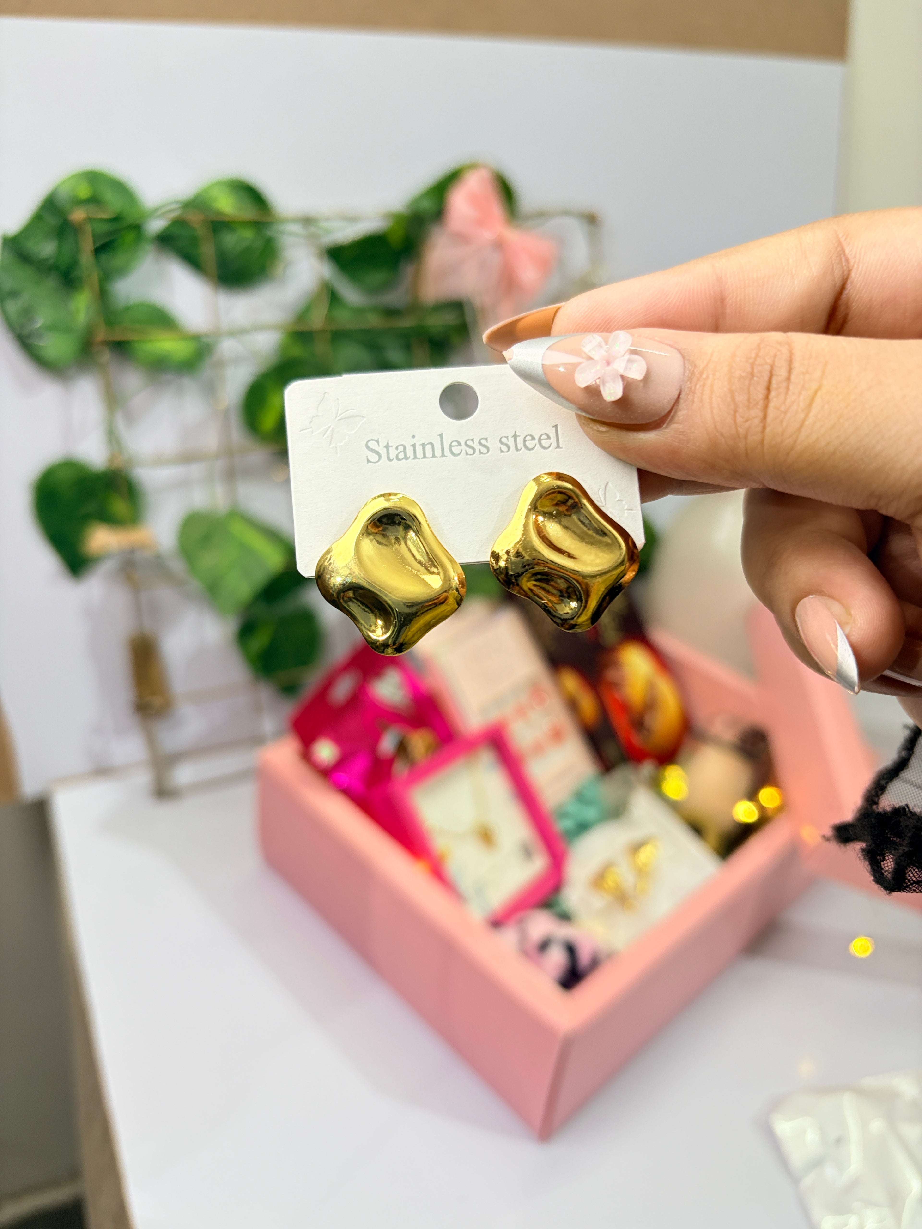 The Pink affair hamper box